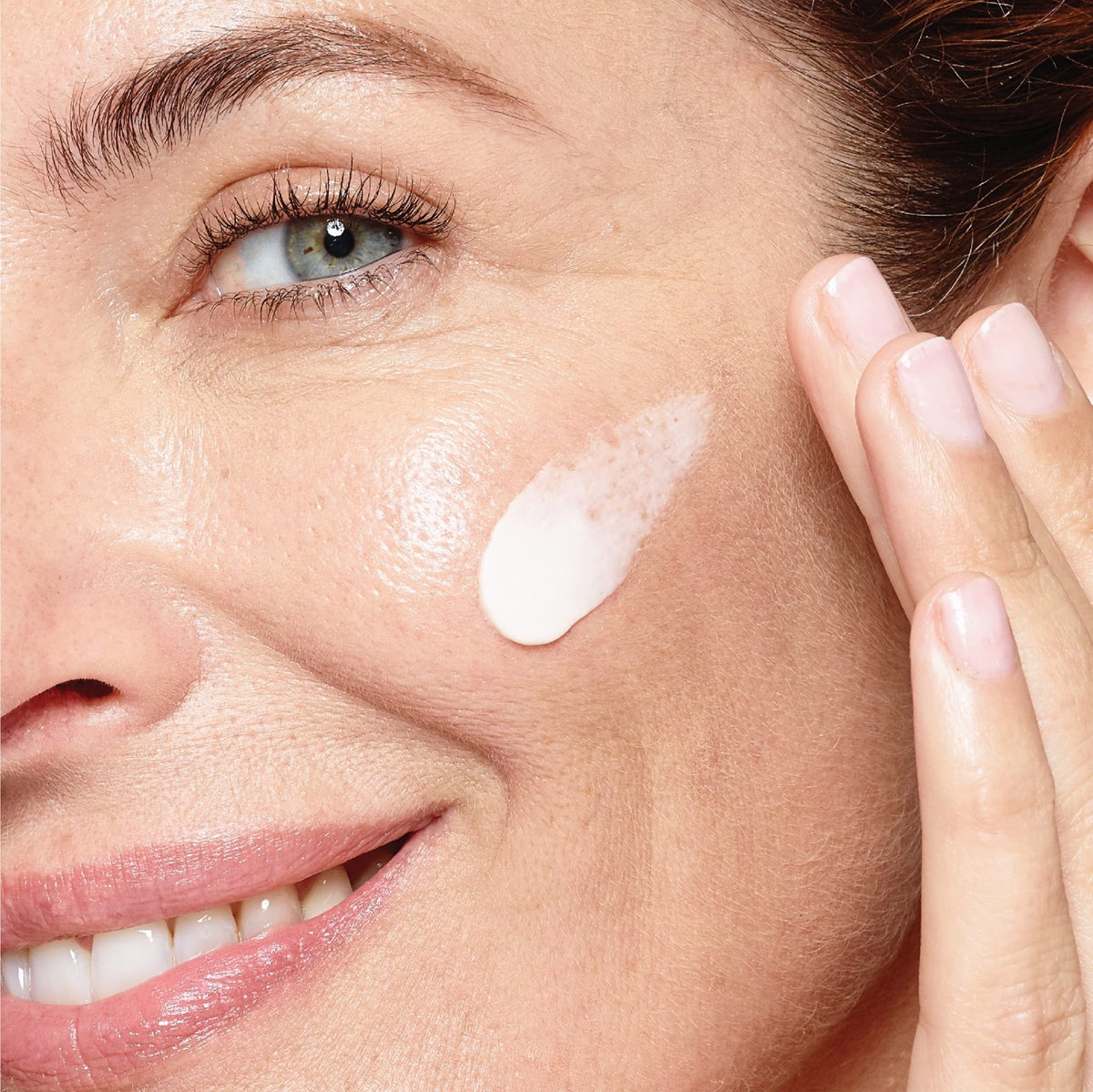 L'Oreal Paris Skincare Hydra-Renewal Face Moisturizer with Pro-Vitamin B5 for Dry Sensitive Skin, All-Day Hydration, 1.7 Oz - FENGGESTORE20